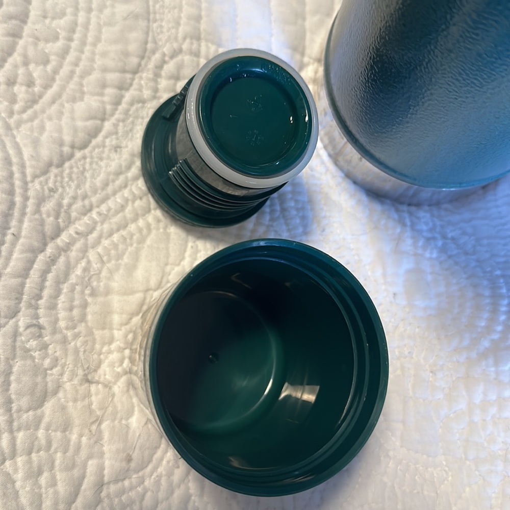 Stanley vacuum flask classic green good condition - Picture 5 of 5